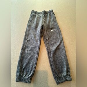 Nike Kids Dark Gray Heathered Sweatpants with Drifit Technology in Size 7 Long​